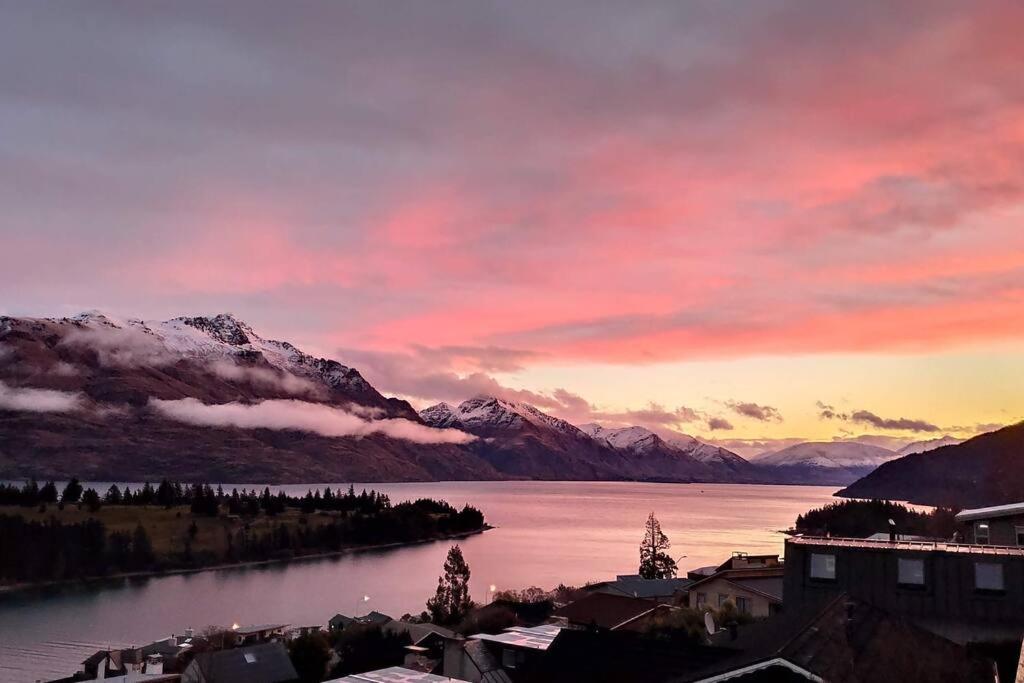 Lovely Apartment- Amazing Lake & Mountain Views Queenstown Exterior photo